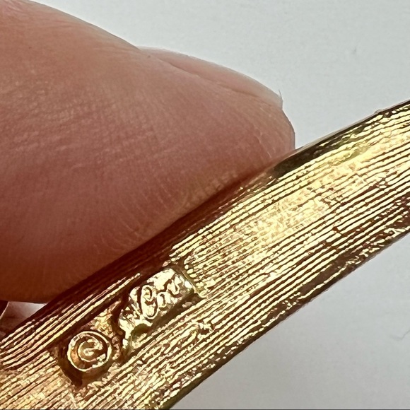 Vinrage Coro Goldtone Brooch - Picture 5 of 5